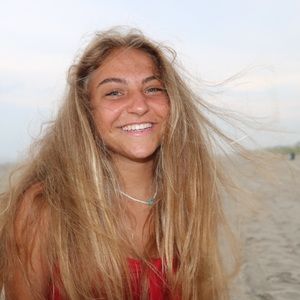 Meet your Posher, Makayla